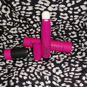 Victoria's Secret Accessories - 2/30 VS bombshell paint brush Victoria's Secret Accessories - 2/30 VS bombshell paint brush